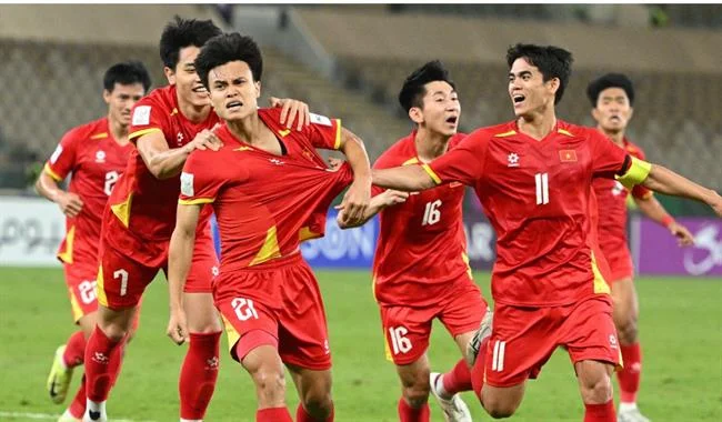 Đá gà cựa sắt kịch tính trên ứng dụng Fcb8